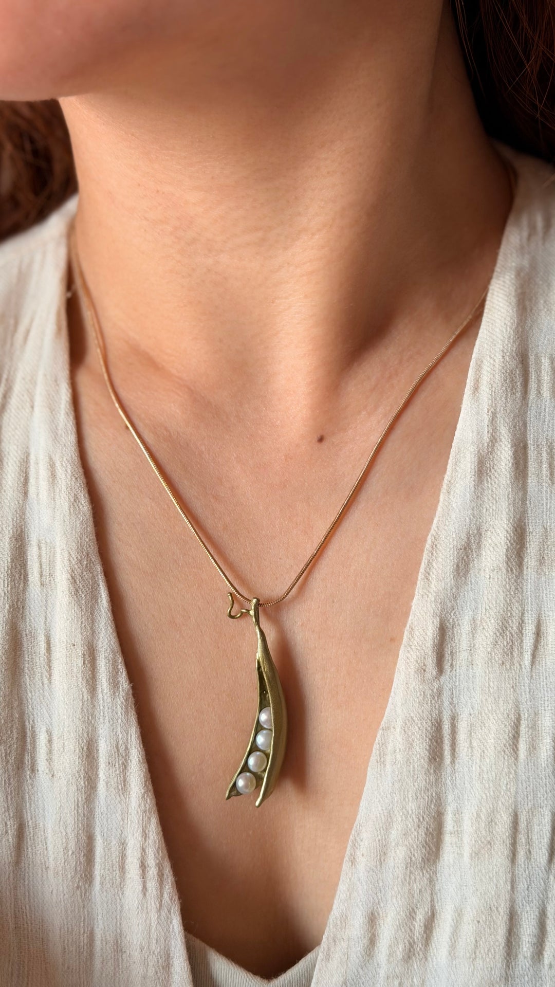 Pea Pod Pendant - 4 Pearls