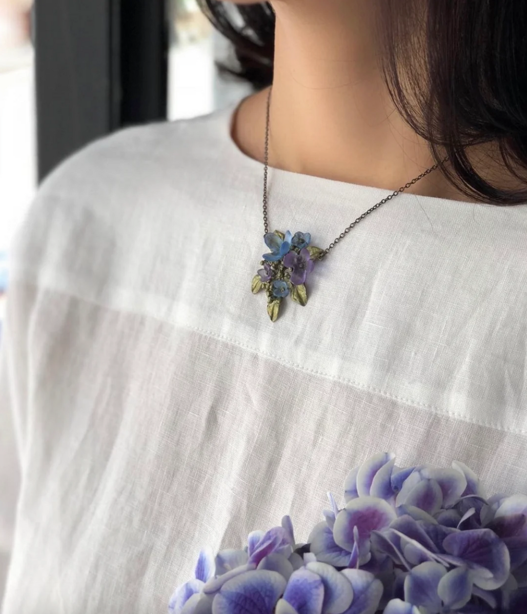 Hydrangea Blue Teller Pendant - Cluster