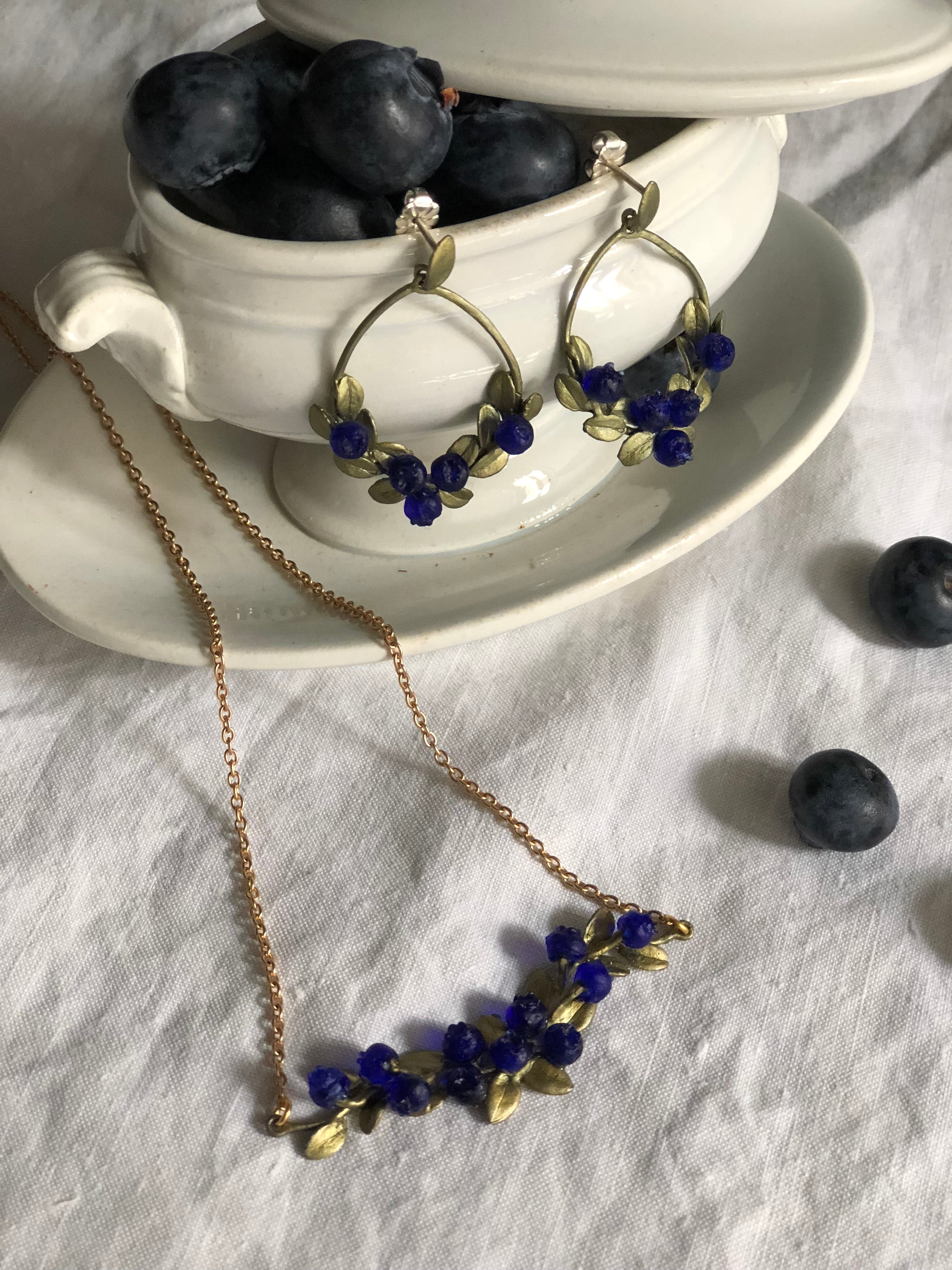 プチブルーベリー オーバルポストピアス / Petite Blueberry Oval Post Earrings
